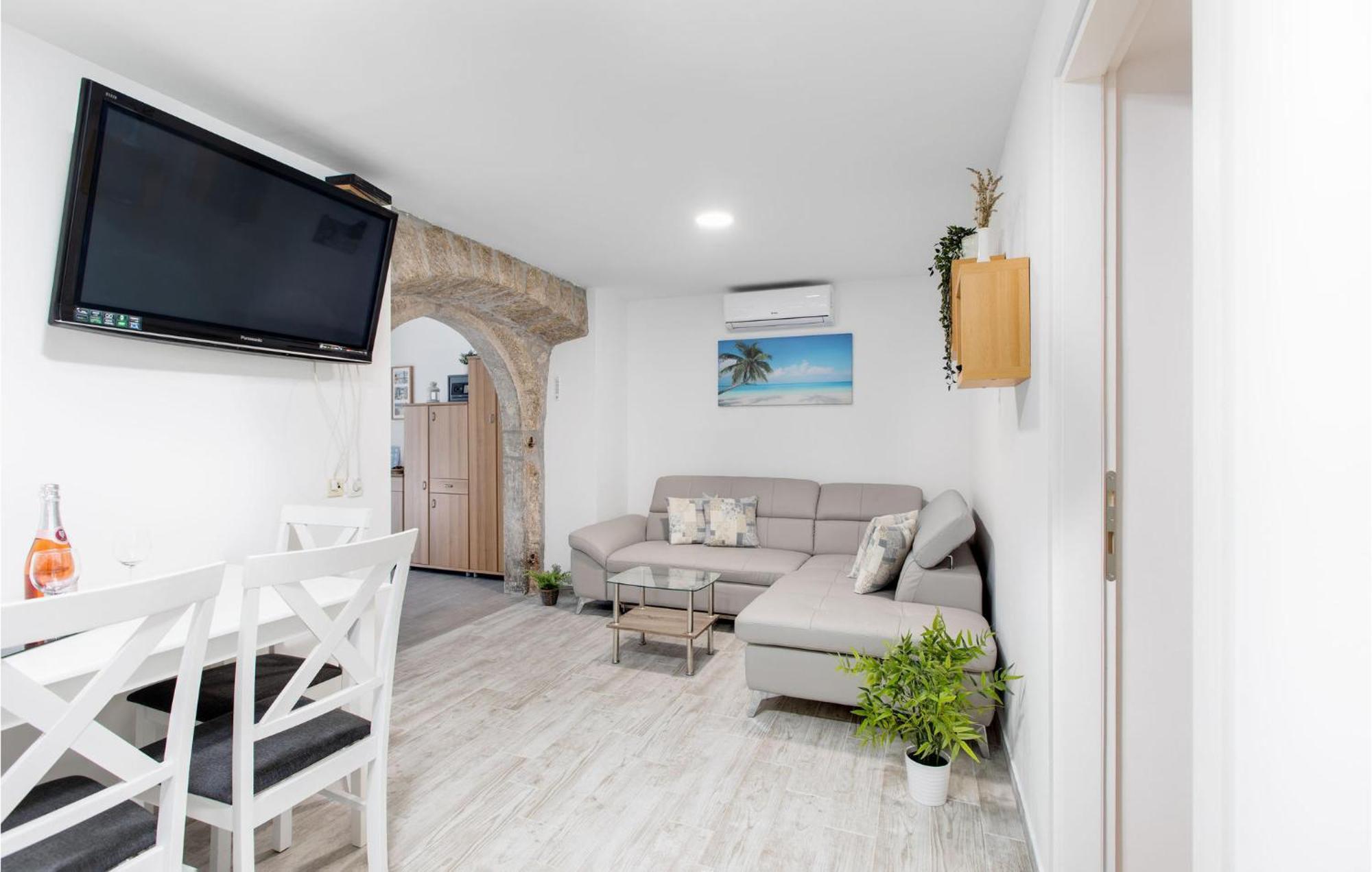 Gorgeous Apartment In Krk With Wifi Punat Exterior foto